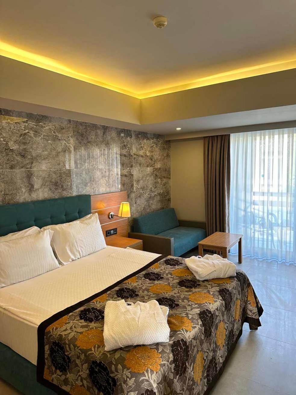 Ambrosia Hotel Beach & Spa บิเตซ ภายนอก รูปภาพ